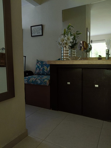 Casa En Venta En Jiutepec, Cocadas, Con Acceso Controlado, Alberca Y Loft Independiente.