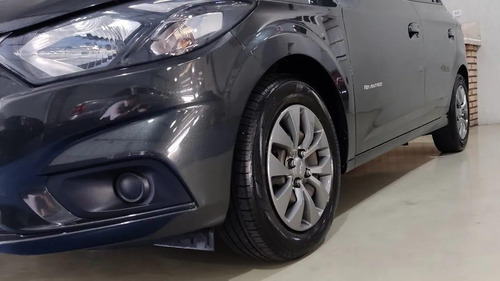 Imagem 11 de 12 de Chevrolet Onix Onix Hatch Advantage 1.4 8v Flex 5p Aut. Fle