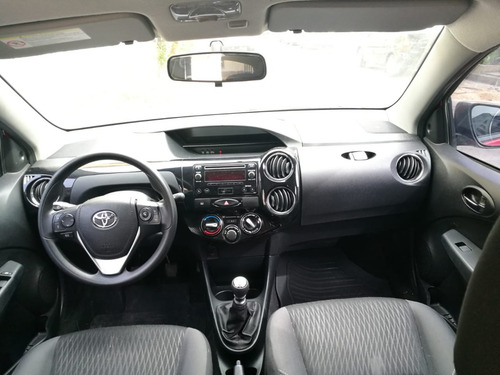 Toyota Etios Xs 1.5 6m/t Sedan 4 Puertas 2017