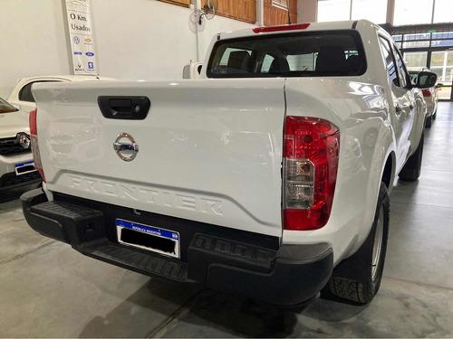 Imagen 3 de 17 de Nissan Frontier 2022 2.3 S Cd 4x2 Mt