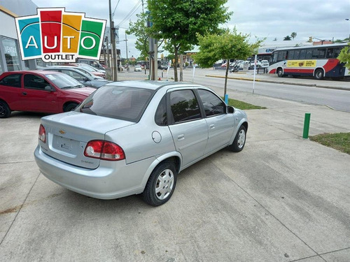 Chevrolet Corsa Super 2011 Gris Plata 4 Puertas