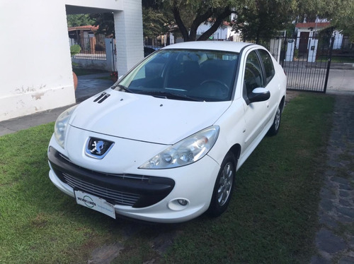 Peugeot 207 Xs Compact 1.4n 4 Ptas. Mt / Nafta / 2010