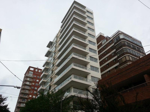 Departamento En Venta En La Lucila, 3dormitorios, 2cocheras, Pileta
