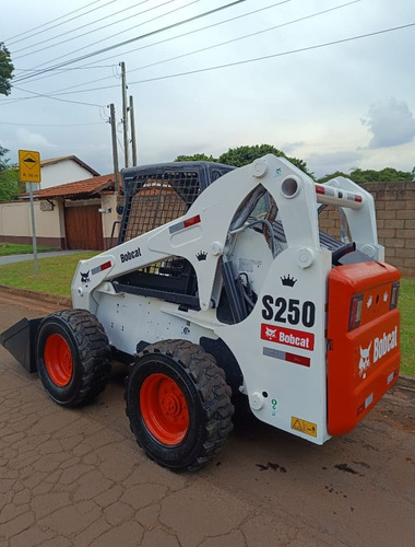 Mini-carregadeira Bobcat S250 Ref.241958