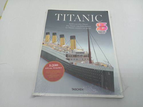 Imagem 1 de 6 de Livro Para Montagem Titanic Em Papel 1:200 Taschen 135 Cm