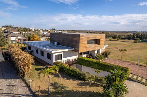 Casa En Colinas De Carrasco