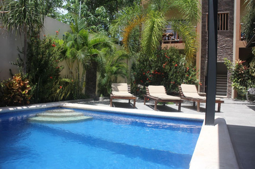 Casa - Hotel En Venta En Tulum, Quintana Roo, Santiago , Con 6 Habitaciones En Excelente Ubicación.