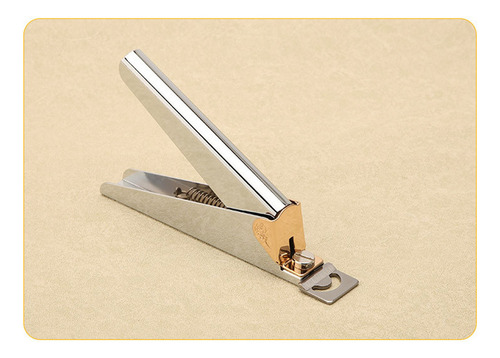 A Cortador De Bordes De Uñas Ajustable De Acero Inoxidable