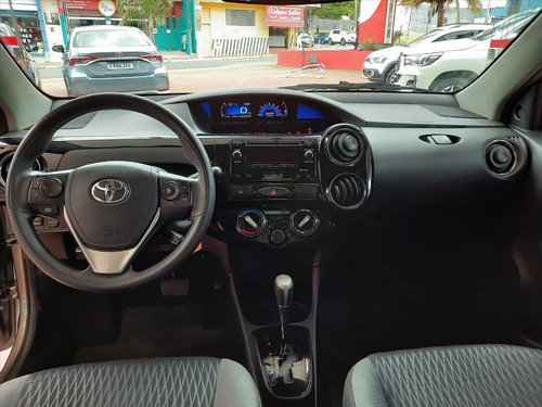 Imagem 11 de 12 de Etios 1.5 X Plus Sedan 16v Flex 4p Automático