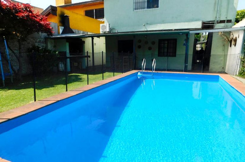 Casa A La Venta En Don Torcuato Con Jardin Y Pileta