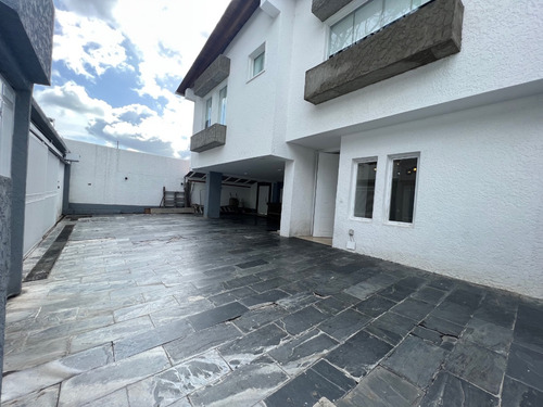 En Venta O Alquiler Casa En Prados Del Este, Calle Cerrada, Baruta.