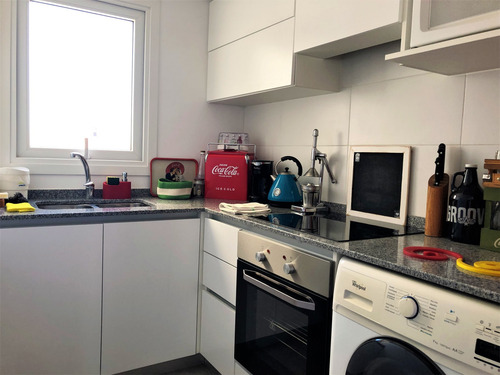 Departamento De 2 Ambientes En Venta, Castelar.