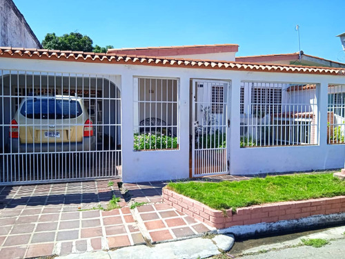 Venta De Casa En La Ur Parque Valencia 13-03