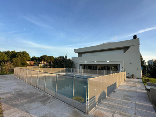 Casa En Venta - 5 Dormitorios 5 Baños - Pinamar