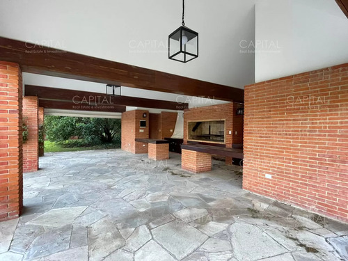 Excelente Casa De Cinco Dormitorios En Venta - Golf Punta Del Este