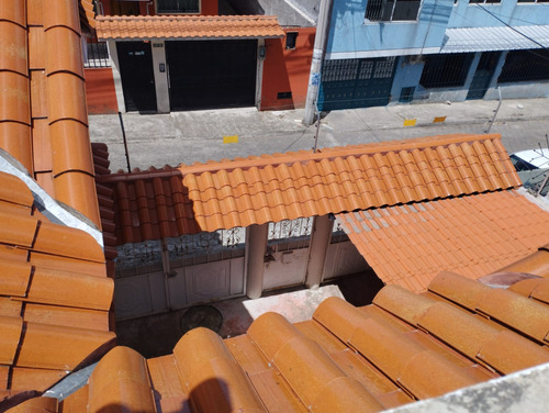 De Oportunidad Se Vende Hermosa Casa Tipo Americana En El Sur De Quito; Negociable.