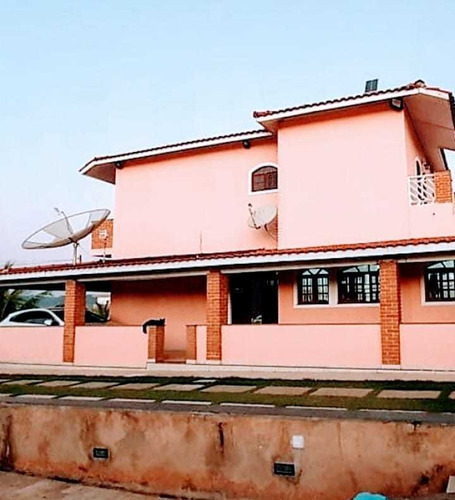 Imagem 7 de 30 de Essa É A Casa Perfeita Para Quem Está Em Busca De Segurança E Principalmente Conforto , Confira: - 1376