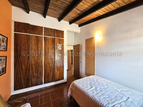 Daniela Linarez Vende Casas En El Este De Barquisimeto Con Mucha Seguridad Amplios Espacios Modernos En Impecables Condiciones Con Todos Los Servicios Básicos Operativos Comunícate