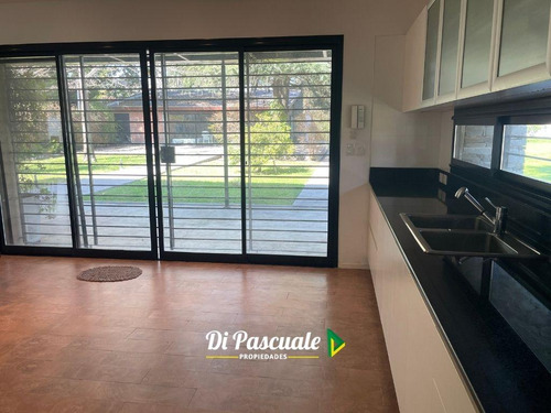Venta Casa Quinta Con Quincho, Galería, Pileta Y Segunda Vivienda - La Reja Sur