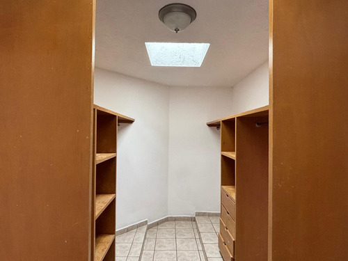 Casa En Renta De Una Recamara En Condominio En Fraccionamiento Campestre En Villa Corregidora, Qro. - ¡ideal Para Ejecutivos O Parejas Recién Casados!