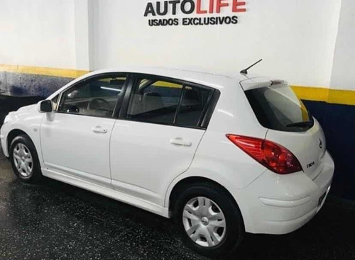 Imagen 3 de 9 de Nissan Tiida 2013 1.8 Visia 5 P