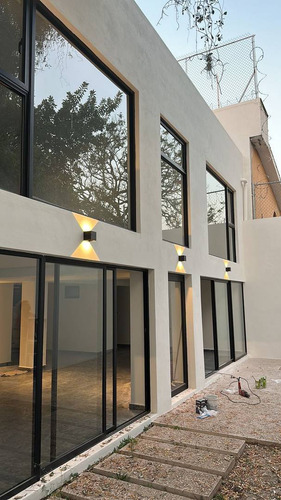 Casa Moderna En Venta En Jacarandas, Cuernavaca De 322 M²