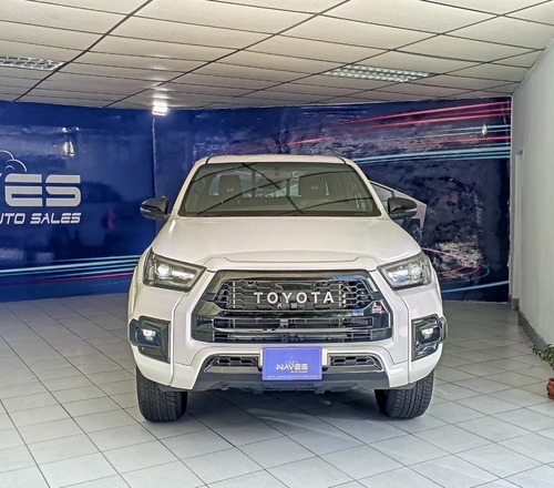 Imagen 2 de 11 de Toyota Hilux Gr