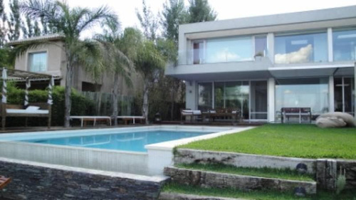 Imagen 9 de 26 de Excelente Casa Al Lago En Santa Bárbara. Muy Buena Calidad De Construccion!