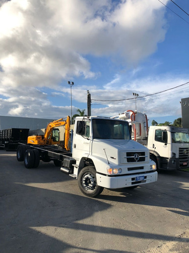 Imagem 3 de 11 de Mercedes Bens 1620