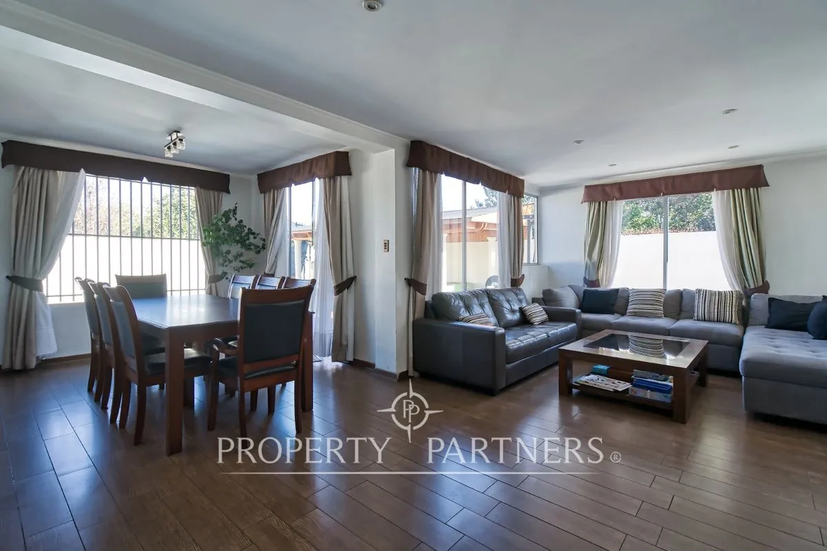 Imagen 3 de 24 de En Venta Amplia Casa, Excelente Conectividad