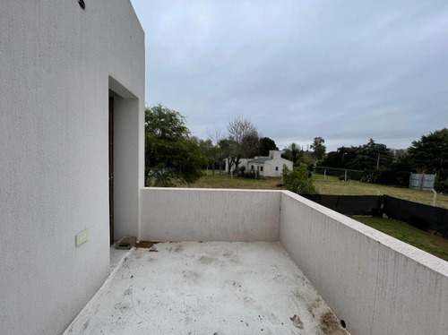 Imagen 15 de 16 de Dúplex Tipo Casa En Venta. Villa Elisa