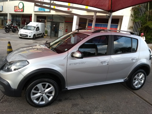 Renault Sandero .6 STEPWAY 16V FLEX 4P AUTOMÁTICO