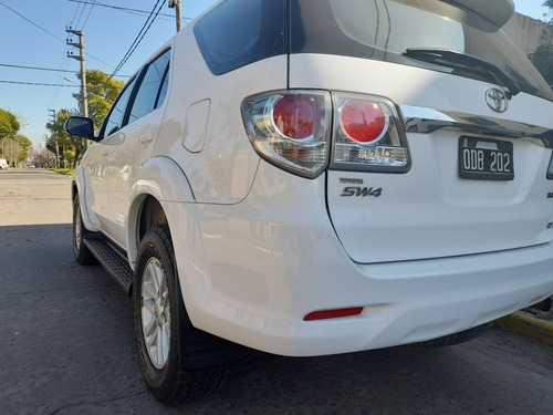 Imagen 5 de 14 de Toyota Sw4 2014 3.0 Srv 171cv 4x4