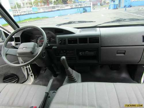 Mitsubishi L300 Microbús