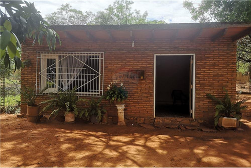 Imagen 3 de 11 de Vendo Casa En Paraguarí: 2 Habitaciones Y Un Baño.