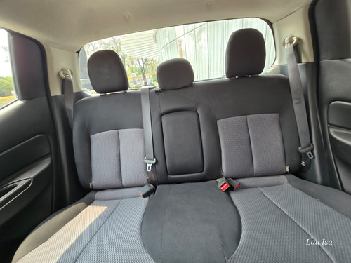 Mitsubishi L200 2.4 Cabina Doble 4x2 Mt