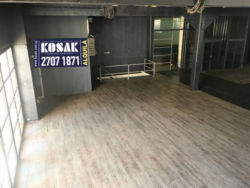 Centro Logístico En Tres Cruces Con Showroom
