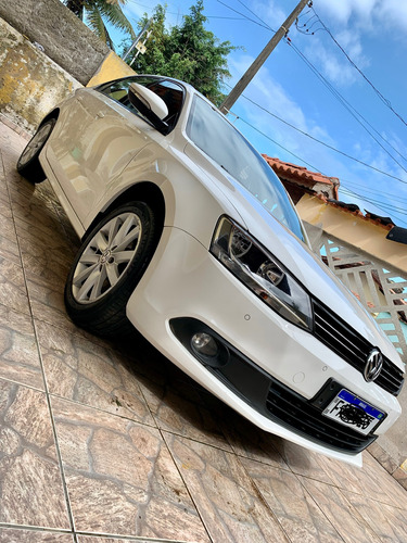 Volkswagen Jetta 2.0 Comfortline Flex 4p Automática