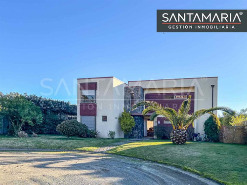 Casa En Venta De 5 Dormitorios En Pingueral