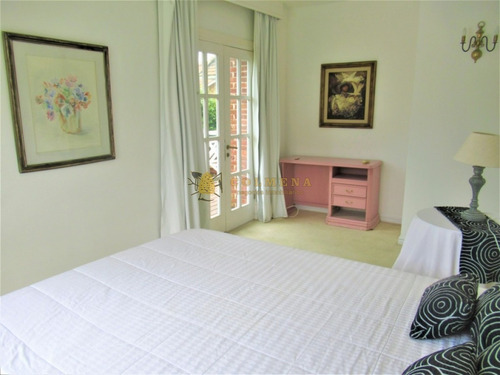 Encantadora Casa A Pasos De La Mansa!- Ref: 2496