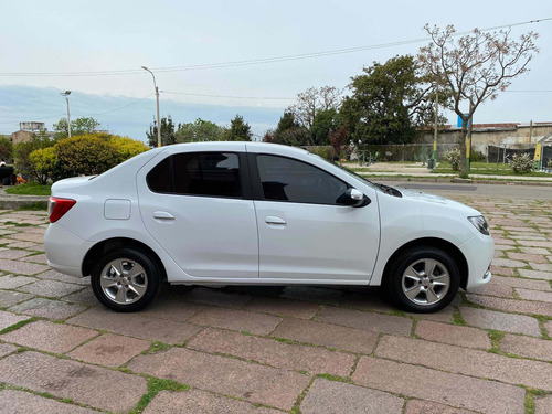 Imagen 4 de 16 de Renault Logan 2016 1.6 Privilége 105cv