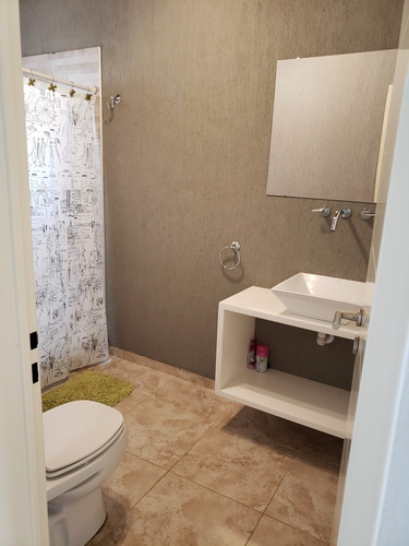 3 Dormitorios 2 Baños Completos Uno En Suite Para 8 Pax