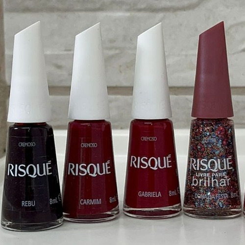 Kit 7 Esmaltes Vermelhos Risqué Com Dona Da Festa Glitter