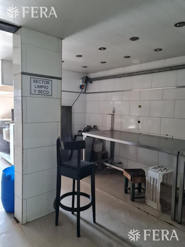 Imagen 8 de 23 de Venta De Galpón, 3 Departamentos, Local Y Espacio Guardacoches En Quilmes Oeste