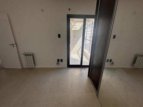 Semipiso Con Cochera En Venta - 2 Dormitorios