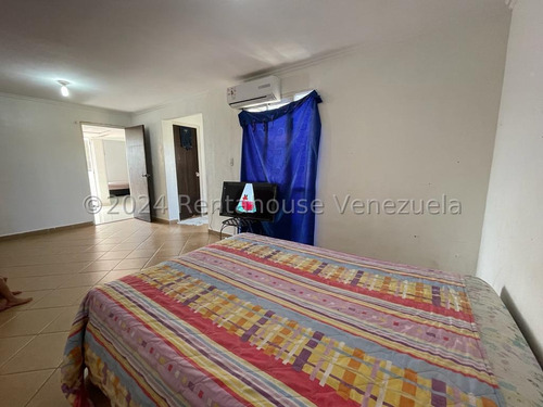 Maria Elena Latouche Te Ofrece En Venta Excelente Penthouse Cuenta Con Pozo Terrazas De San Diego. Mels 24-14795