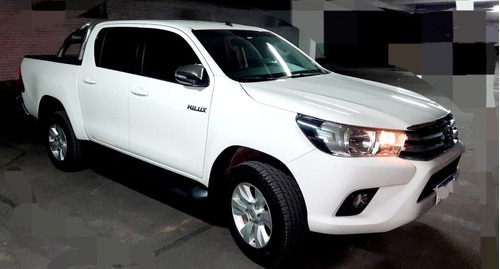 Imagen 3 de 7 de Toyota Hilux 2017 2.8 Cd Srv 177cv 4x2