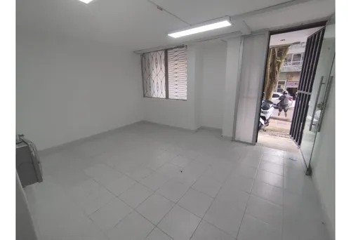 Se Arrienda Amplia Bodega, En Calasanz, Medellín