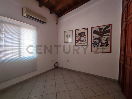 Amplio Townhouse Ubicado En C.r Villas De Oriente