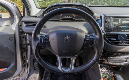 Peugeot 208 1.4 Active Hdi Diesel 68hp Mt 5p 2014.